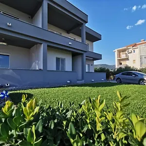 https://studio-apartman-gili.splithotels.org