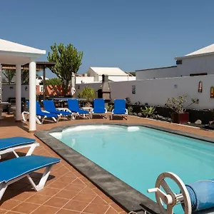 Utopia, Villa 4 Bedrooms Close To Old Town, Heated Pool With Complete Privacy Playa Blanca (Lanzarote)